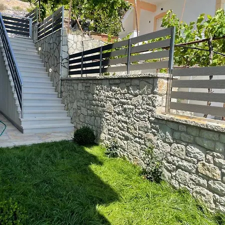 Angel Palace Hotel *