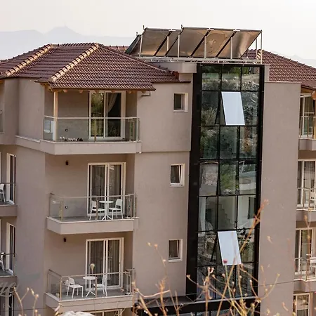 Angel Palace Hotel *