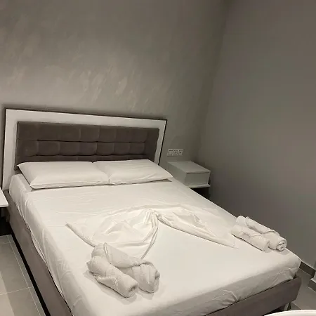 Angel Palace Hotel *